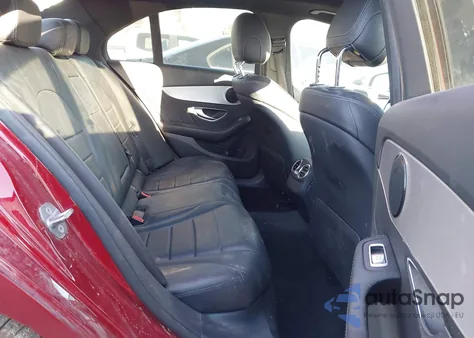 2018 Mercedes-Benz C 300 z USA, uszkodzony, nr VIN 55SWF4JB7JU276810